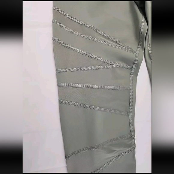 Victoria's Secret Sport Olive Sage Leggings Tight Mesh Leg Size M Rare Item 2017 - Picture 4 of 5
